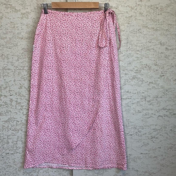 Honolua Surf Co Dresses & Skirts - Honolua Surf Co Pink Floral Wrap Skirt Sz M Midi Ditzy Prairie Cottagecore